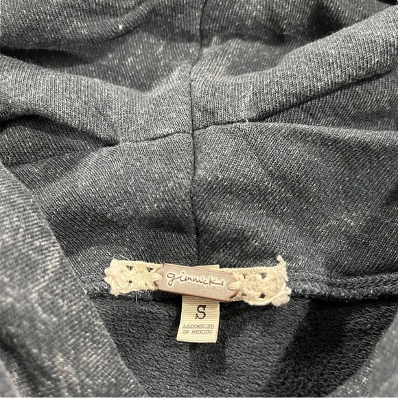 Gimmicks BKE Women Grey Acid Wash Cowl Neck Crochet Long Sleeve Sweater Sz Sm - Picture 7 of 12